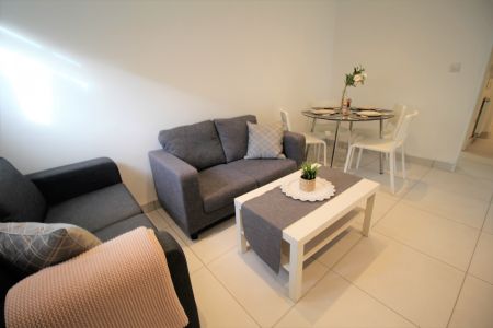 3 Bedroom Apartment - Photo 2