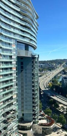 Modern 1 Bed, 1 Bath High Rise Condo with Parking for Rental - Photo 1