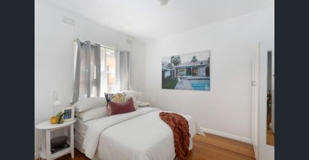 Quiet Convenience, Moments to Glenferrie - Photo 3