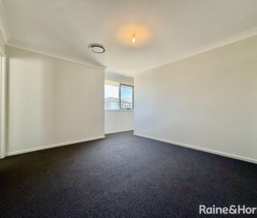 Upgraded brand new 5 Bedroom house for rent - Photo 2