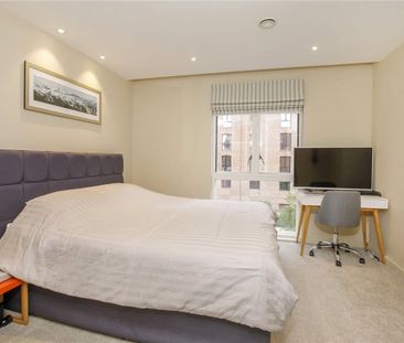 Stylish 2 bedroom part furnished apartment located in the Hudson Qu... - Photo 5