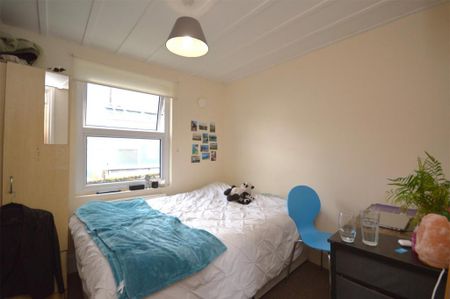 4 bedroom terraced house to rent - Photo 3