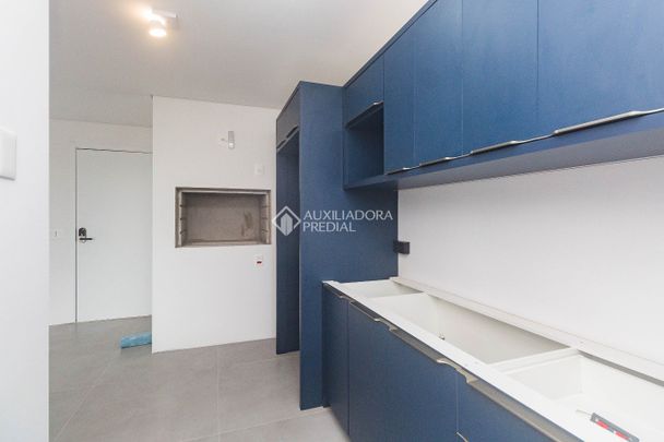 Apartamento com 2 quartos e 74m² para alugar em Passo da Areia, Porto Alegre. - Photo 1