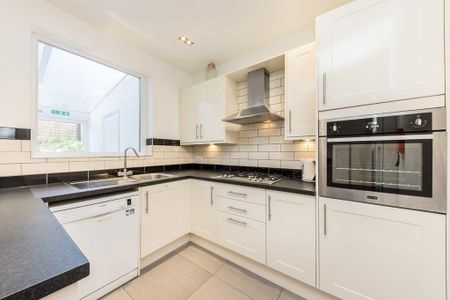 4 bedroom semi-detached house to rent - Photo 4