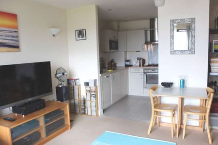 Price £1,600 pcm - Available 20/12/2025 - Unfurnished - Photo 5