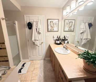 For Lease - 88 Hawktree Ridge, Barrhaven, Ontario - Photo 2