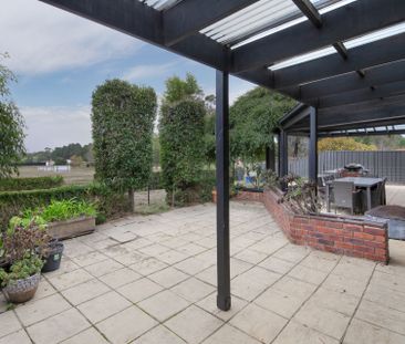 SPACIOUS FAMILY HOME WITHIN WALKING DISTANCE TO MIDLANDS GOLF - Photo 4