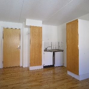 Værelse med fælles bad/toilet og eget køkken - Photo 2