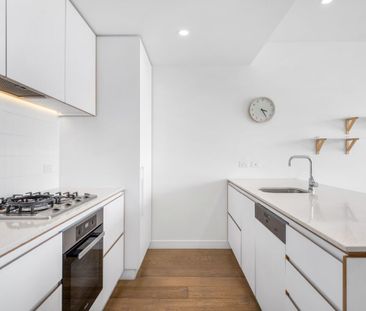 Stylish One-Bedroom Apartment - Walk to Central Market & Victoria S... - Photo 3