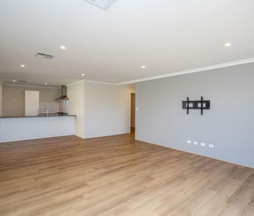 MODERN LIVING - CORNER BLOCK - Photo 1