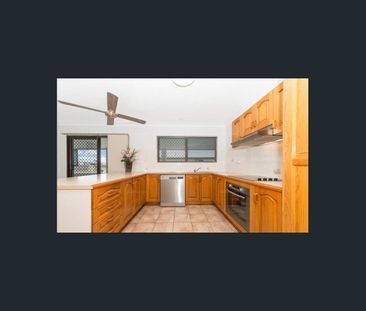 Charming 3-Bedroom Home with Sheds & Powered Gate in Kelso! - Photo 4