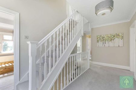 Myddelton Gardens, Winchmore Hill, N21 - Photo 2