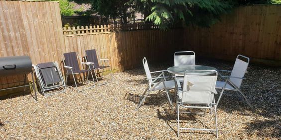 🏘️ Quiet Cul-de-sac 🏘️ Room 5 - Photo 3