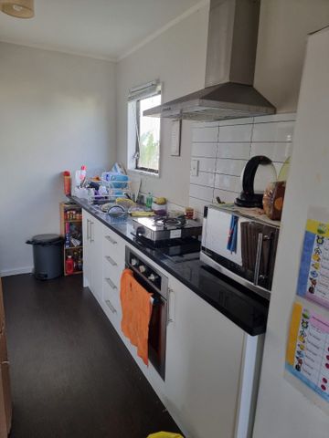 Tidy 2 bedroom - Photo 4