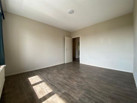 RUIM GERENOVEERD APPARTEMENT MET 2 SLAAPKAMERS, TERRAS EN GARAGEBOX - Foto 5