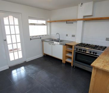 2 bedroom terraced house to rent - Photo 2
