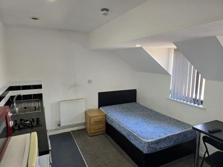 Studio to rent - Photo 3