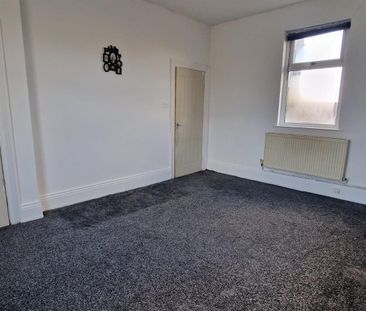 Church Hill, Eastborough, Dewsbury - Photo 2