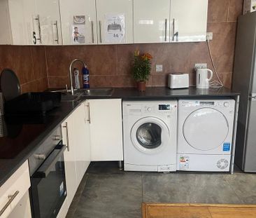 1 bedroom in a house share to rent - Photo 4