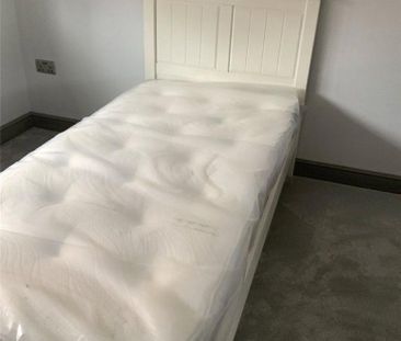 3 bedroom end of terrace house to rent - Photo 4