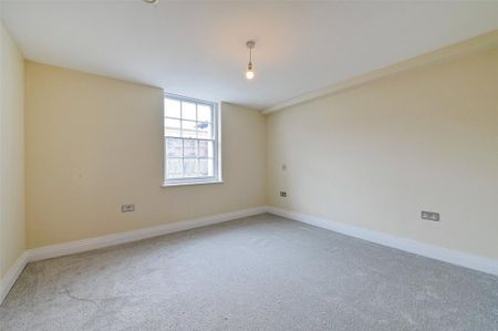 3 bedroom apartment to rent - Photo 4