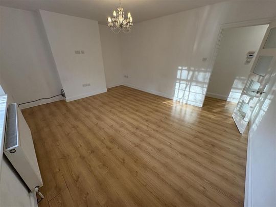 3 bedroom flat to rent - Photo 1