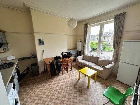 3 bedroom flat to rent - Photo 2