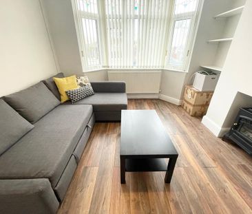 3 bedroom semi-detached house to rent - Photo 2