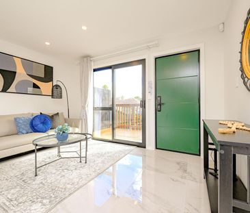 Modern Family Living in Mangere East - Photo 2