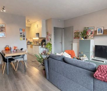 Appartement te huur in Kortrijk voor € 725 met 1 slaapkamer - Photo 3