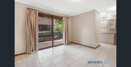Spacious 4-Bed Family Home in Quiet Glenhaven Street - Photo 3