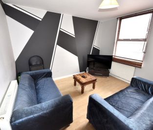 3 bedroom House in Royal Park Road, Leeds - Photo 6