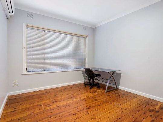 SIZEABLE CENTRAL FAMILY HOME - Photo 1