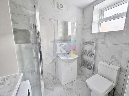 Marshall Drive, Hayes, UB4 - Photo 3