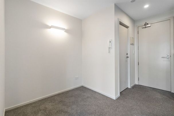 Brilliant Top Floor Apartment in St Lukes - Photo 1