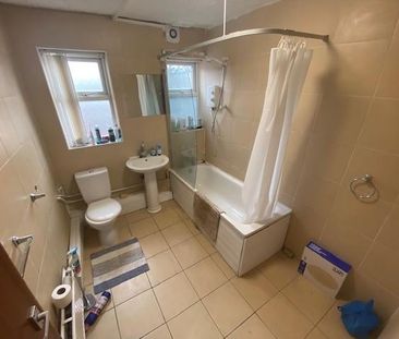 5 bedroom private hall to rent - Photo 3