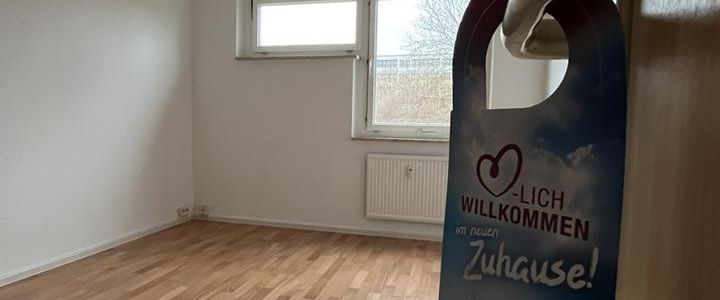 schöne 4 Raum Wohnung im 1. OG - Foto 1