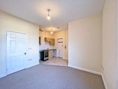 Lynchford Road, Farnborough, Hampshire, GU14 - Photo 2