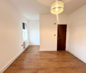 2-4 Forest Drive East, London - Photo 6