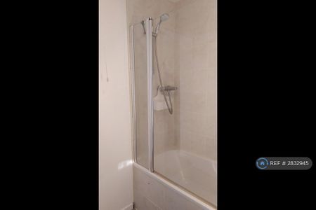 3 bedroom end of terrace house to rent - Photo 5