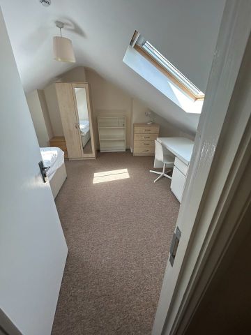 5 Bed Terraced House, Horfield Road, BS2 - Photo 4