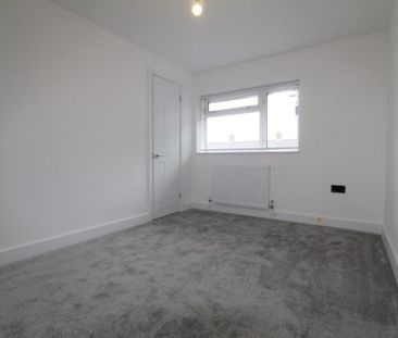 4 bedroom terraced house to rent - Photo 3