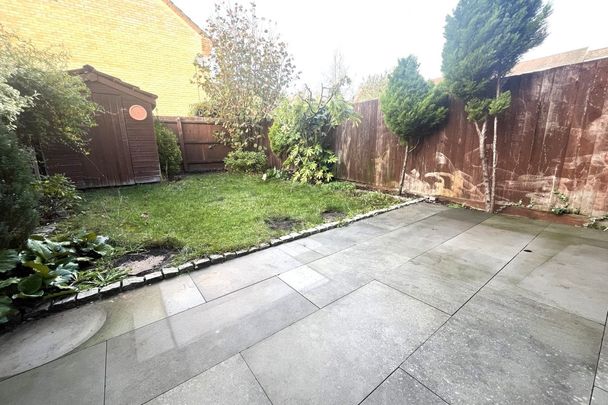 Derwent Close, WATFORD - Photo 1