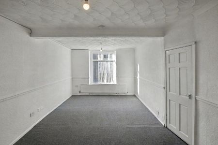 3 bedroom end of terrace house to rent - Photo 4