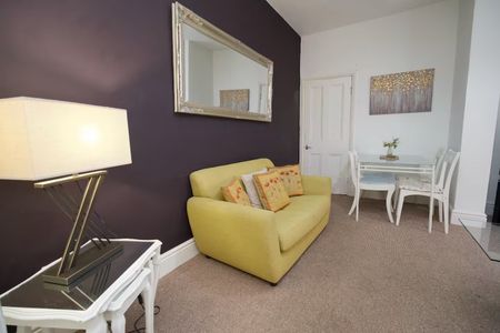 6 Bed Terraced House, Regent Street, CV1 - Photo 2