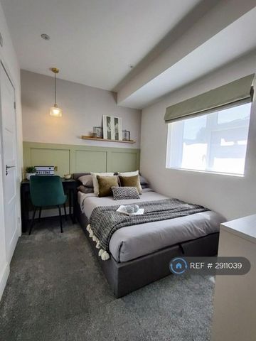 1 bedroom in a house share to rent - Photo 2