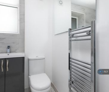 3 bedroom maisonette to rent - Photo 3