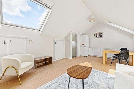 1 Bed Penthouse, Birkbeck Avenue, W3 - Photo 4