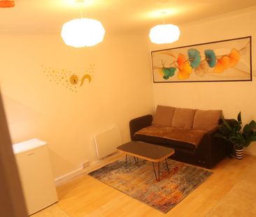 1 Bed Flat, London, NW9 - Photo 2