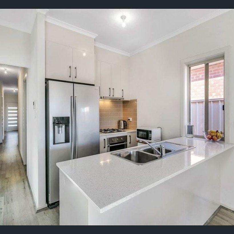 Stylish, Modern 3-Bedroom Home in Peaceful Vista Location! - Photo 1